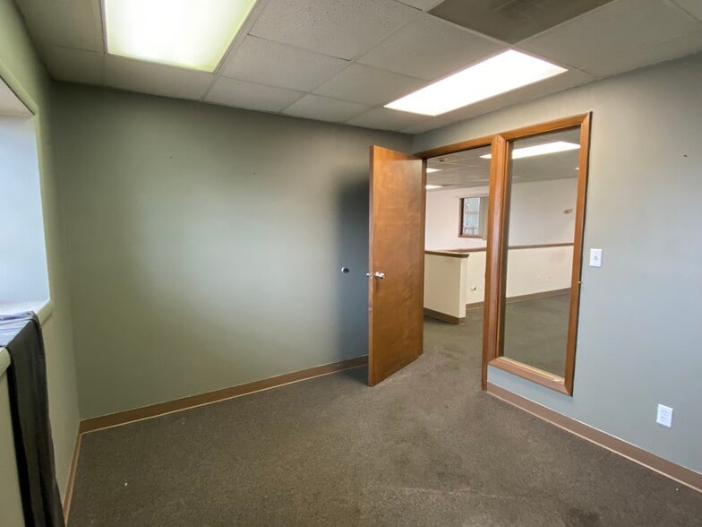 2529 W Ferguson Rd, Fort Wayne, IN à louer - Photo de l’immeuble – Image 2 sur 15