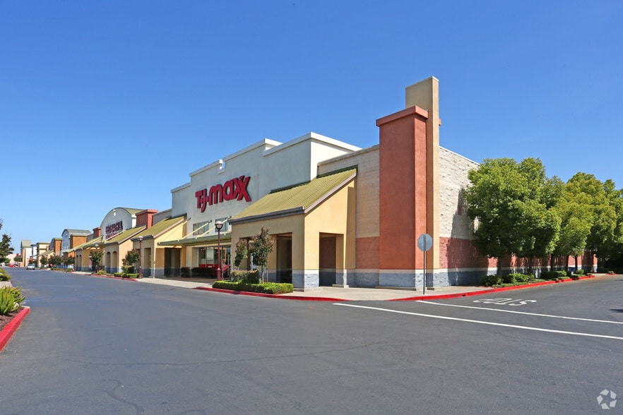 3900 Sisk Rd, Modesto, CA à louer - Photo principale – Image 2 sur 9