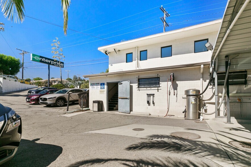 3850 Foothill Blvd, La Crescenta, CA à vendre - Photo de l’immeuble – Image 3 sur 10