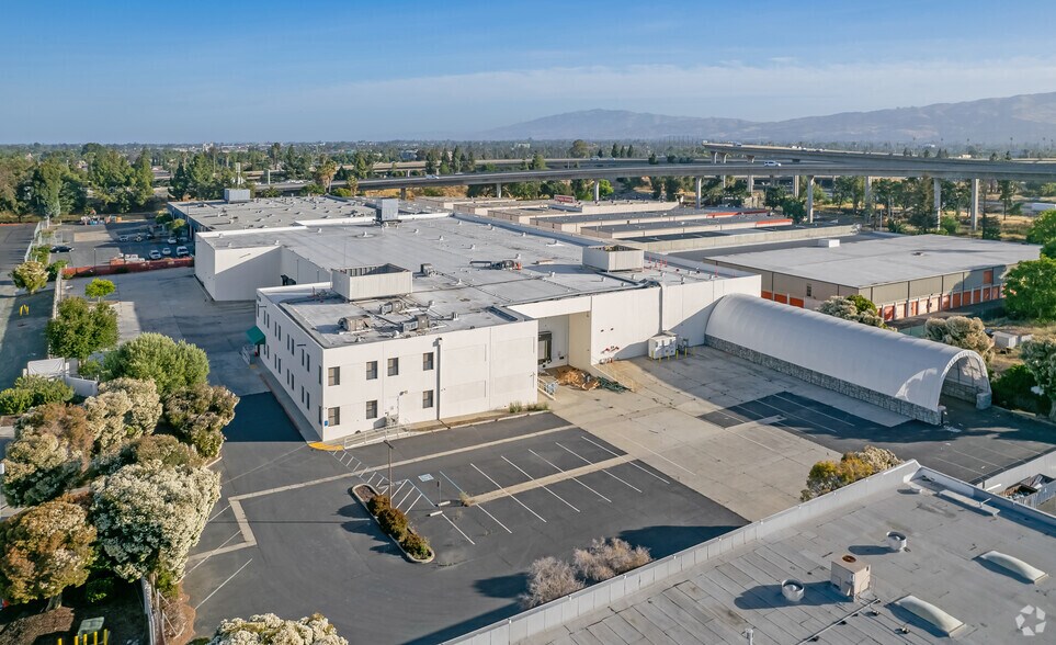 1130-1170 Olinder Ct, San Jose, CA à louer - Photo de l’immeuble – Image 3 sur 9