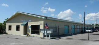 Plus de détails pour 3313 Oleander Ave, Fort Pierce, FL - Industriel/Logistique à louer