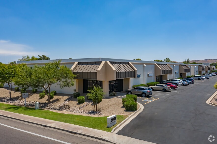 3801 E Roeser Rd, Phoenix, AZ à louer - Photo principale – Image 1 sur 4