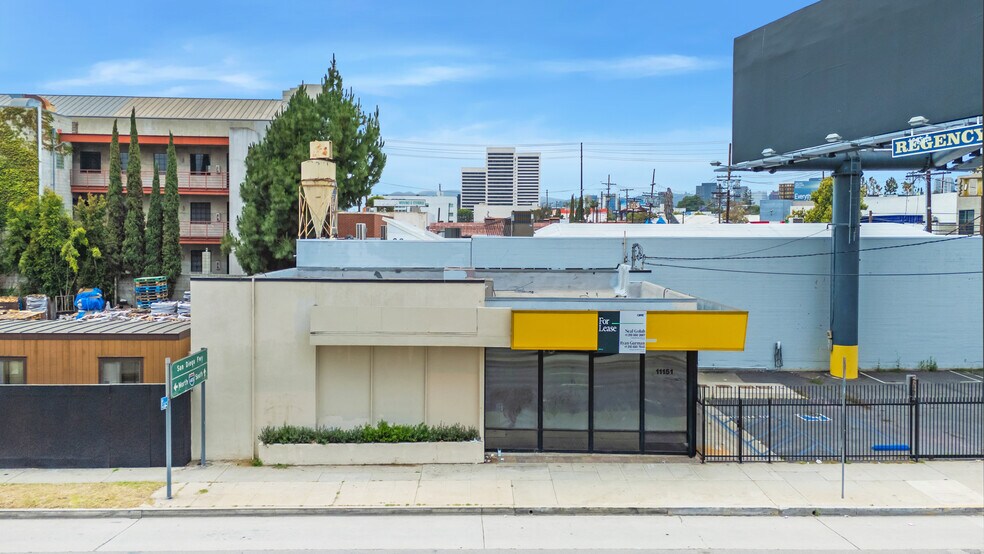 11151 W Olympic Blvd, Los Angeles, CA à louer - Photo de l’immeuble – Image 3 sur 6
