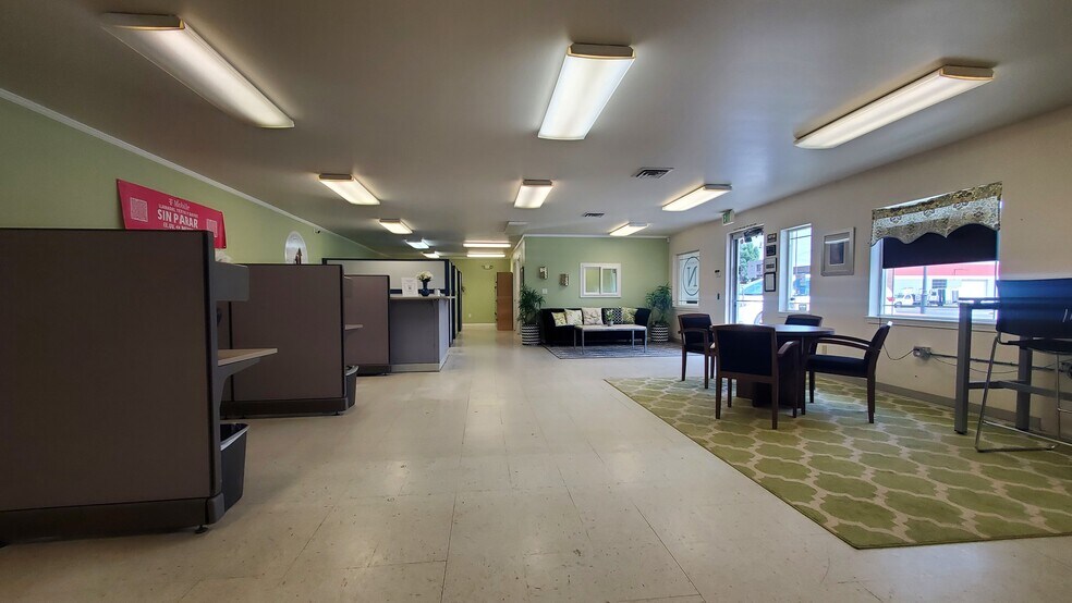 223 W Wine Country Rd, Grandview, WA à vendre - Photo de l’immeuble – Image 3 sur 19