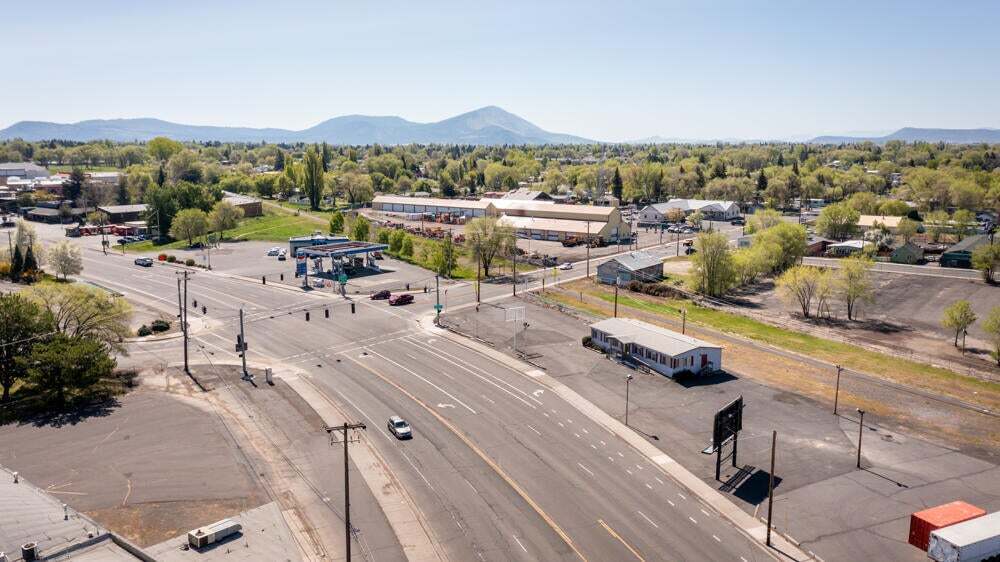 3350 S 6th St, Klamath Falls, OR à vendre Aérien– Image 1 sur 15