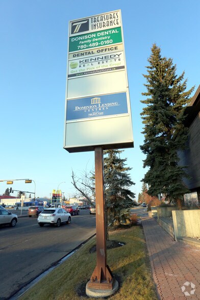 14727 87th Ave NW, Edmonton, AB à louer - Photo de l’immeuble – Image 2 sur 3
