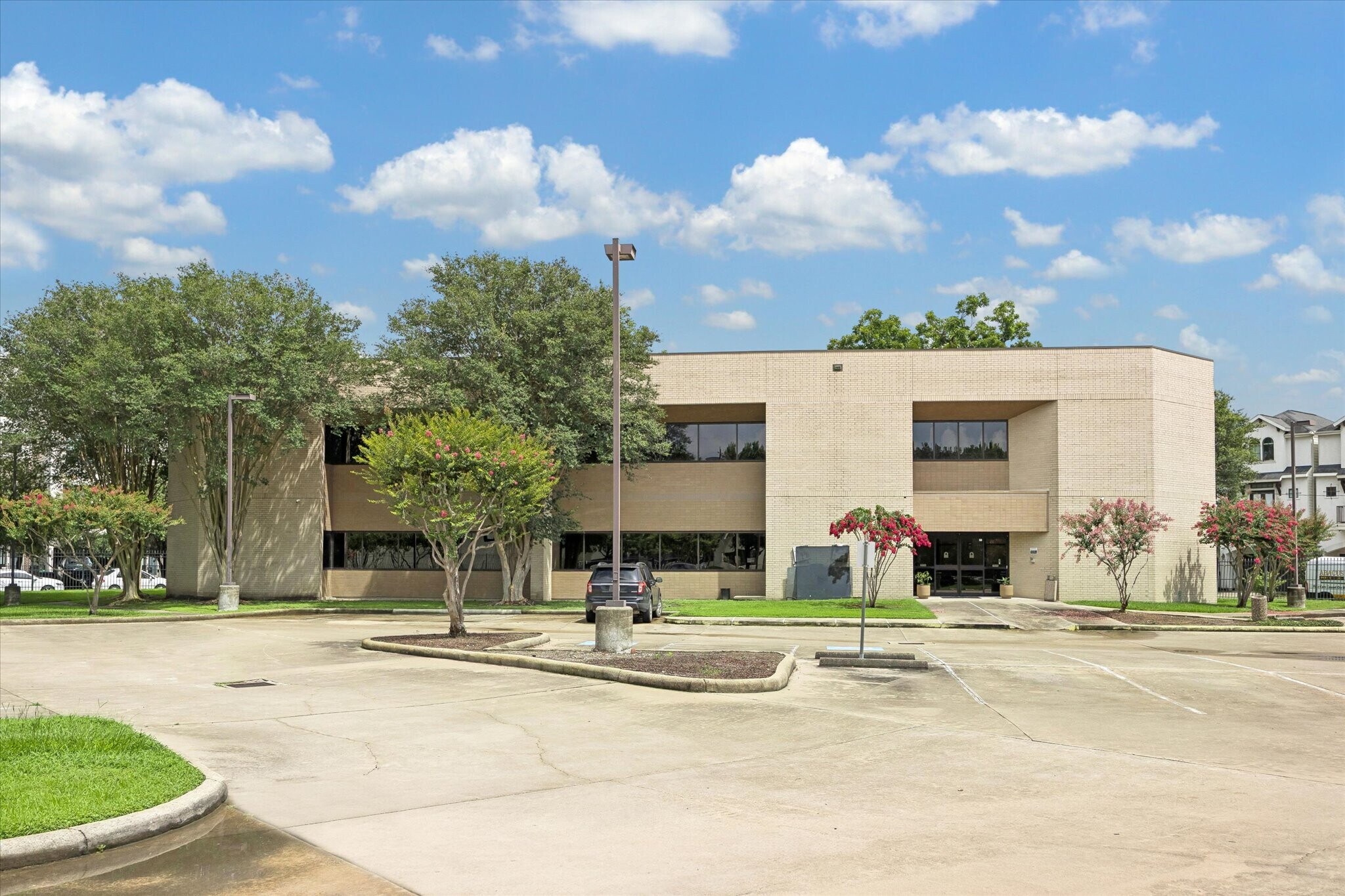 4625 Lillian St, Houston, TX à louer Photo de l’immeuble– Image 1 sur 16
