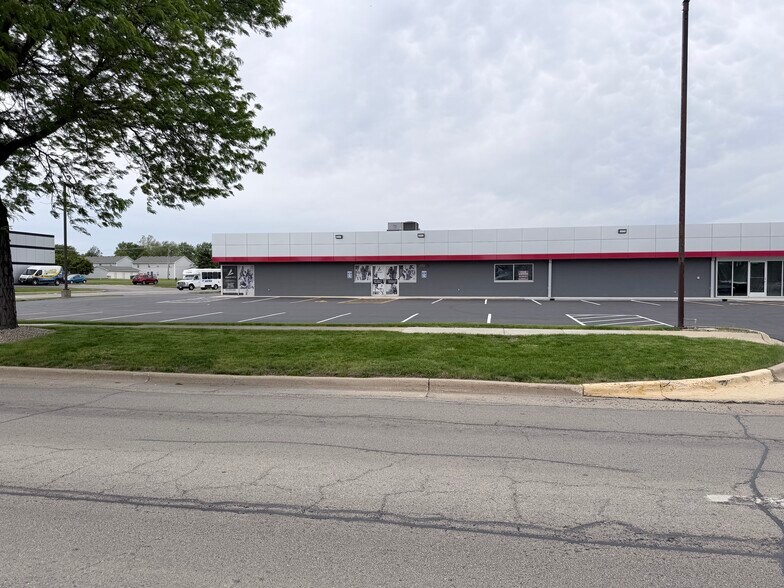 575 William Latham Dr, Bourbonnais, IL à louer - Photo de l’immeuble – Image 1 sur 2