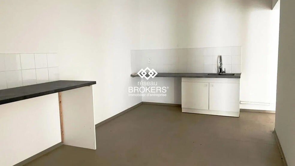 Bureau dans Nîmes à louer - Photo de l’immeuble – Image 2 sur 4