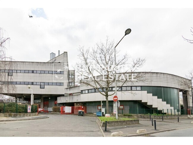 Plus de détails pour Local d'activités à louer