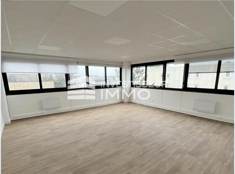 Bureau dans Palaiseau à louer - Photo de l’immeuble – Image 2 sur 2