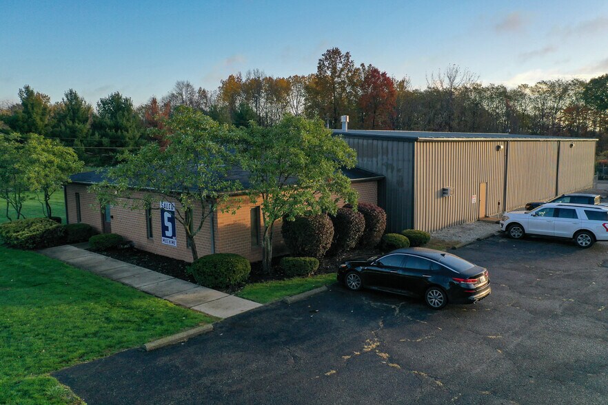 3822 Victory Ave, Louisville, OH à vendre - Photo de l’immeuble – Image 2 sur 68