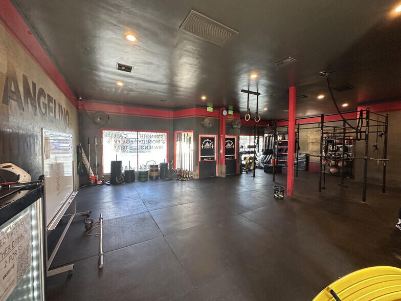 12454 Magnolia Blvd, Valley Village, CA à louer - Photo intérieure – Image 3 sur 8