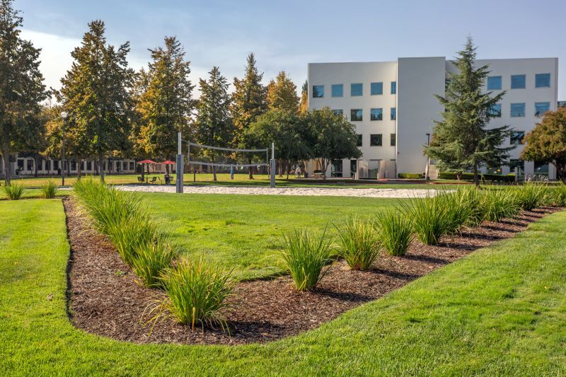 10860 Gold Center Dr, Rancho Cordova, CA à louer - Photo de l’immeuble – Image 3 sur 8