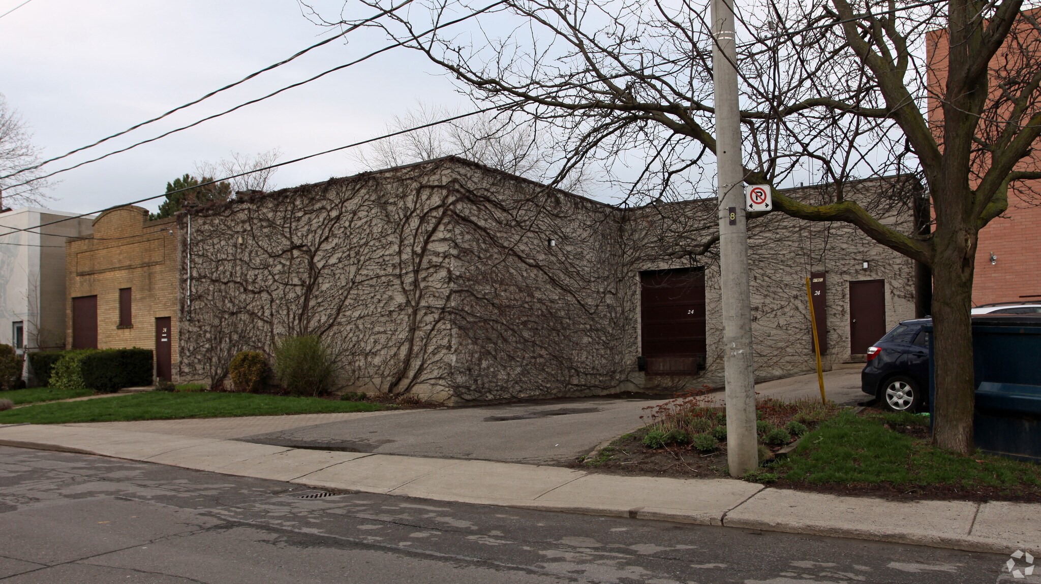 24 Mcgee St, Toronto, ON à louer Photo principale– Image 1 sur 3