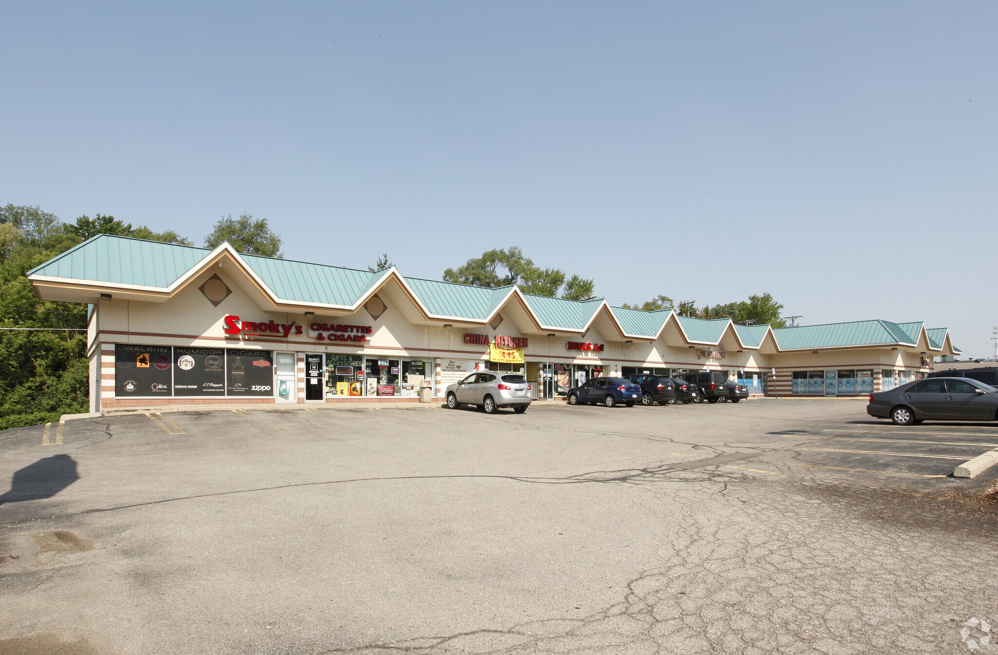 16701-16729 Middlebelt Rd, Livonia, MI à louer Photo principale– Image 1 sur 7