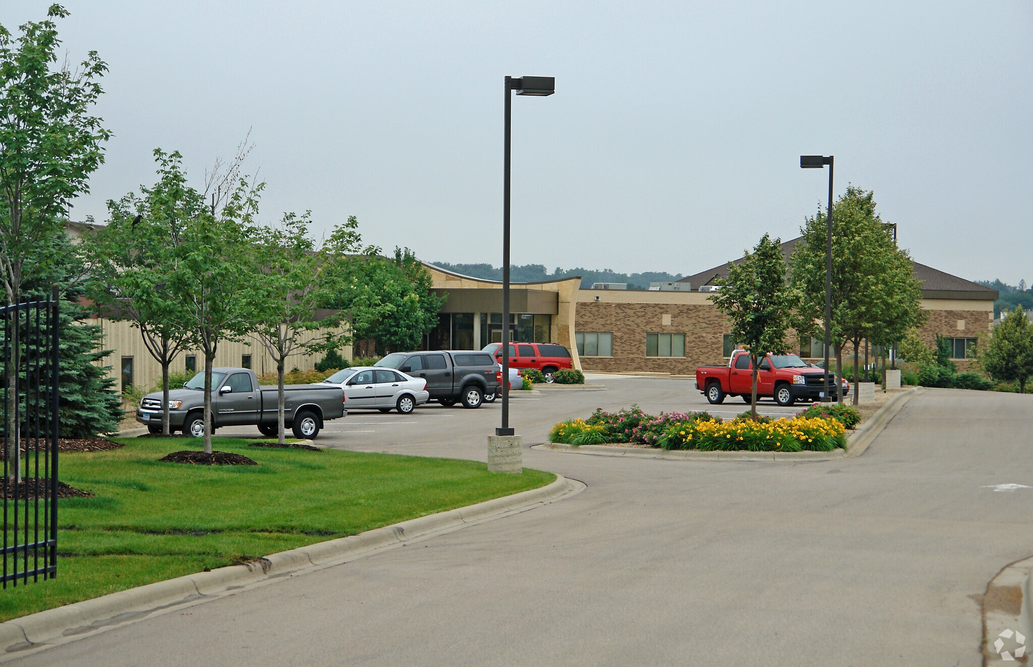 14420 County Road 5, Burnsville, MN à louer Photo de l’immeuble– Image 1 sur 5
