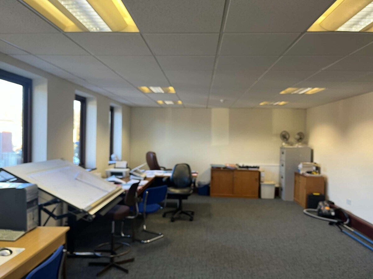 31-37 Lambourne Crescent, Cardiff, VGL CF14 5GG - Lot 32 - - Photo intérieure - Image 2 of 3