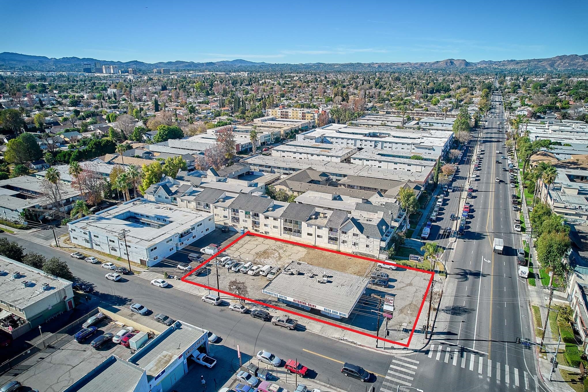 20304 Saticoy St, Winnetka, CA à vendre Photo principale– Image 1 sur 6