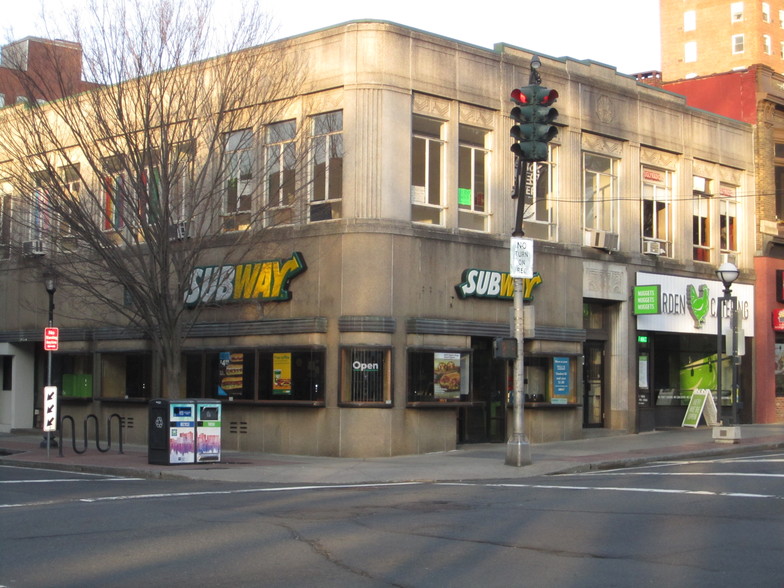 926 Chapel St, New Haven, CT à louer - Photo de l’immeuble – Image 3 sur 4