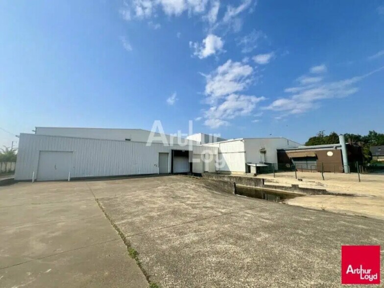 Local d’activités dans Betton à louer - Photo de l’immeuble – Image 1 sur 6