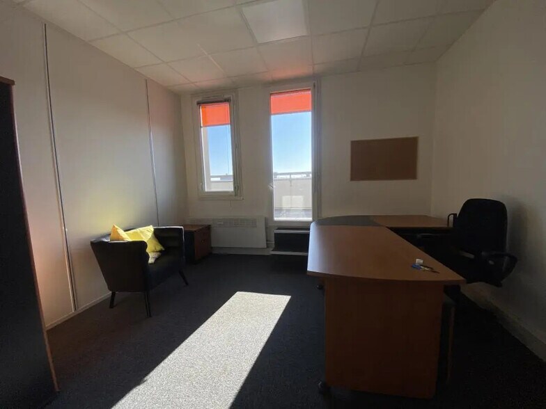 Local d’activités dans Bagneux à louer - Photo intérieure – Image 3 sur 18