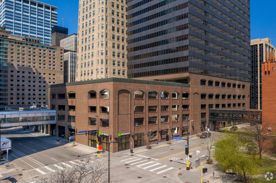 121 8th St S, Minneapolis, MN à louer - Photo de l’immeuble – Image 2 sur 12