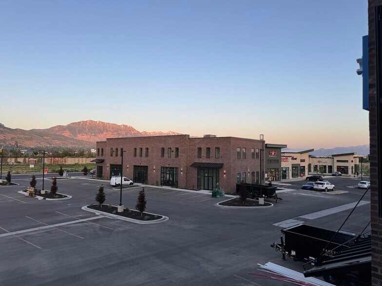 348 2000 w, Pleasant Grove, UT à louer - Photo de l’immeuble – Image 2 sur 16