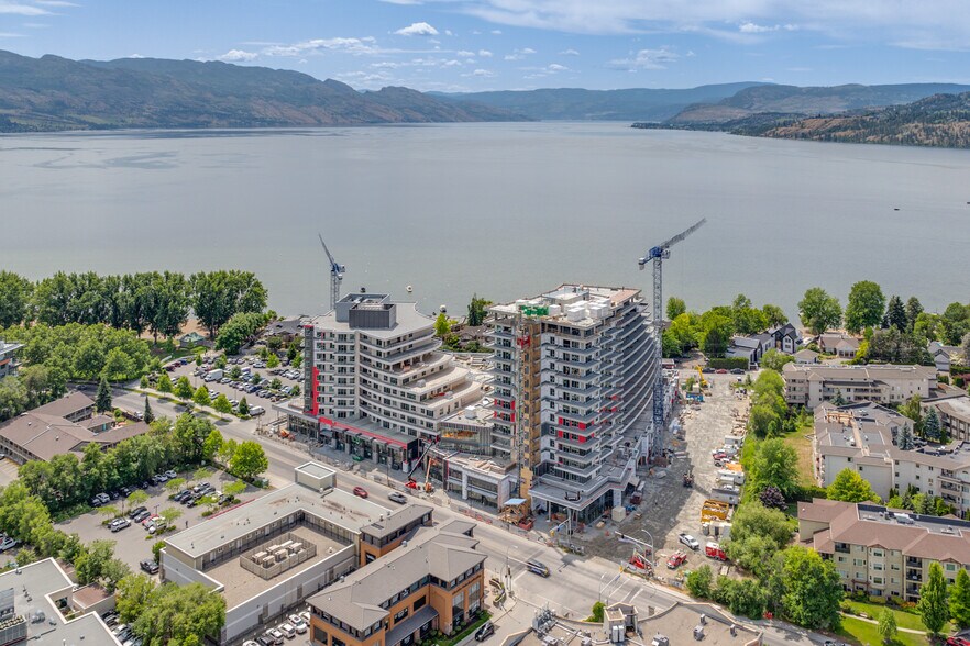 3300 - 3340 Lakeshore rd, Kelowna, BC à louer - Photo de la construction – Image 3 sur 5