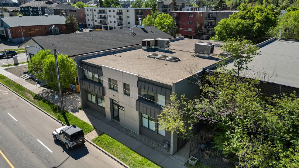 1909 10th Ave SW, Calgary, AB à vendre - Photo de l’immeuble – Image 3 sur 25