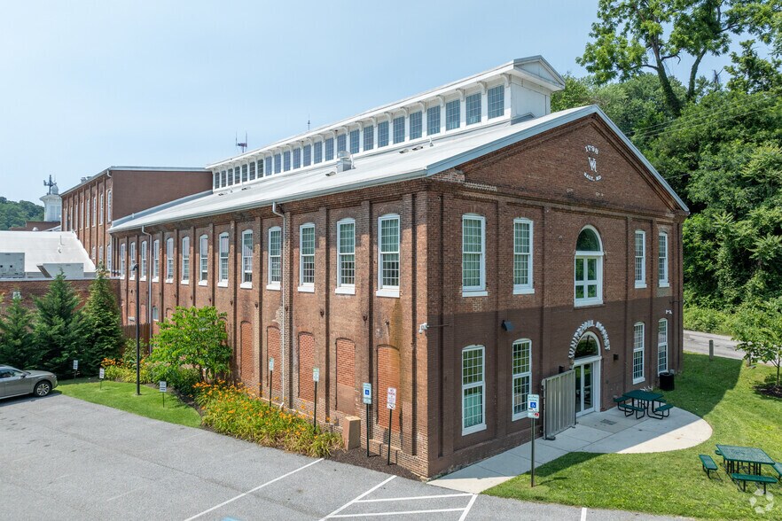 3300 Clipper Mill Rd, Baltimore, MD à louer - Photo de l’immeuble – Image 2 sur 20