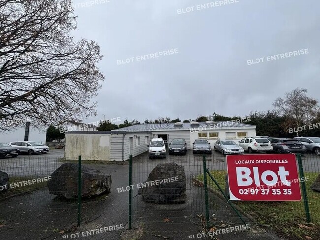 Plus de détails pour 16 Rue De Kerhoas, Larmor-Plage - Local d'activités à louer