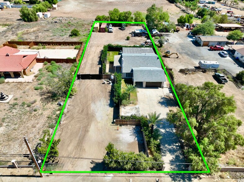 17180 Wood Rd, Riverside, CA à vendre - Photo de l’immeuble – Image 2 sur 57