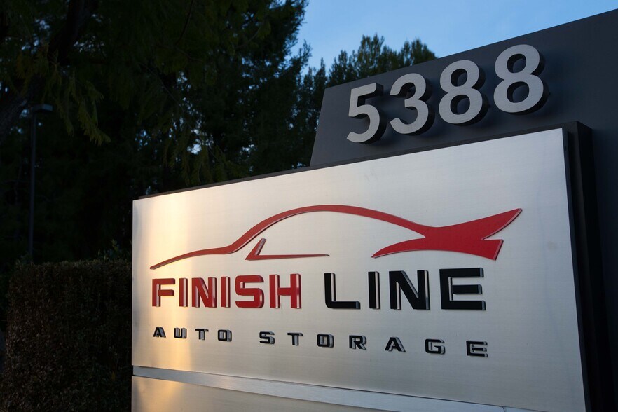 5388 N Sterling Center Dr, Westlake Village, CA à vendre - Photo de l’immeuble – Image 2 sur 10