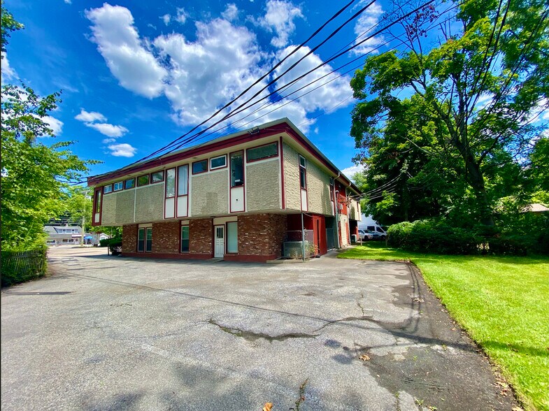 2117 Crompond Rd, Cortlandt Manor, NY à vendre - Photo de l’immeuble – Image 2 sur 4