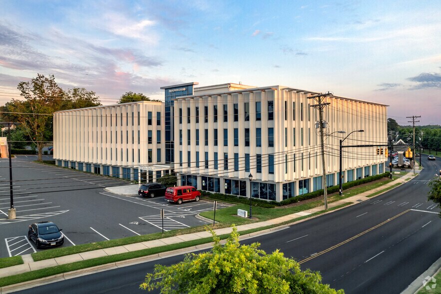 1300 Baxter St, Charlotte, NC à louer - Photo de l’immeuble – Image 3 sur 5