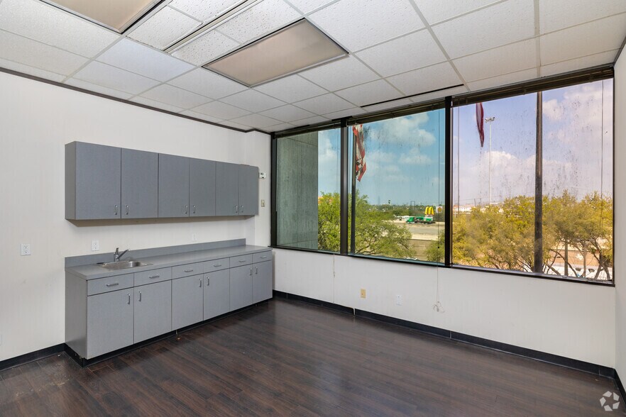 3003 S Loop W, Houston, TX à louer - Photo intérieure – Image 3 sur 3