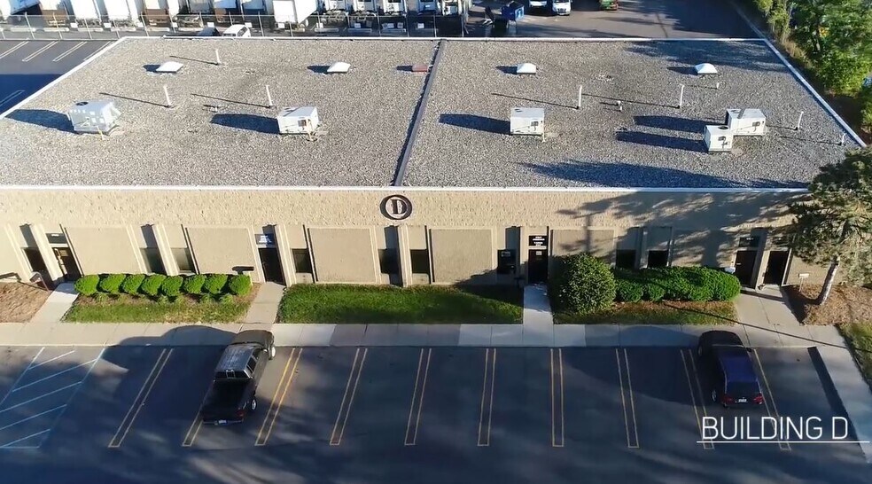 37703-37713 Schoolcraft Rd, Livonia, MI à louer - Photo de l’immeuble – Image 2 sur 4