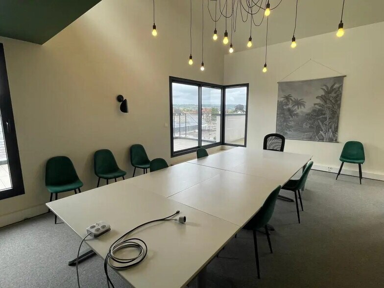 Bureau dans Vernon à vendre - Photo de l’immeuble – Image 3 sur 6