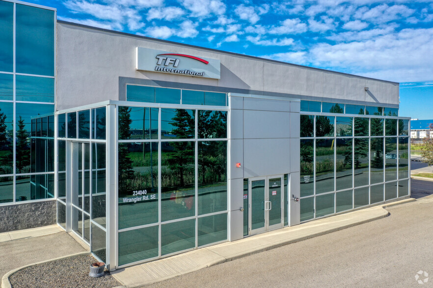 234040 Wrangler Rd, Rocky View No 44, AB à louer - Photo de l’immeuble – Image 2 sur 7