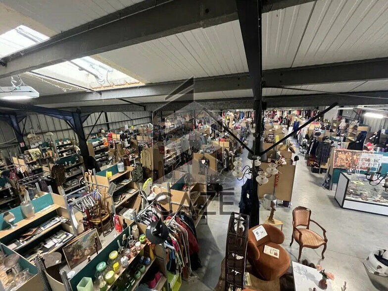 Industriel/Logistique dans Sainte-Eulalie à louer - Photo de l’immeuble – Image 3 sur 8