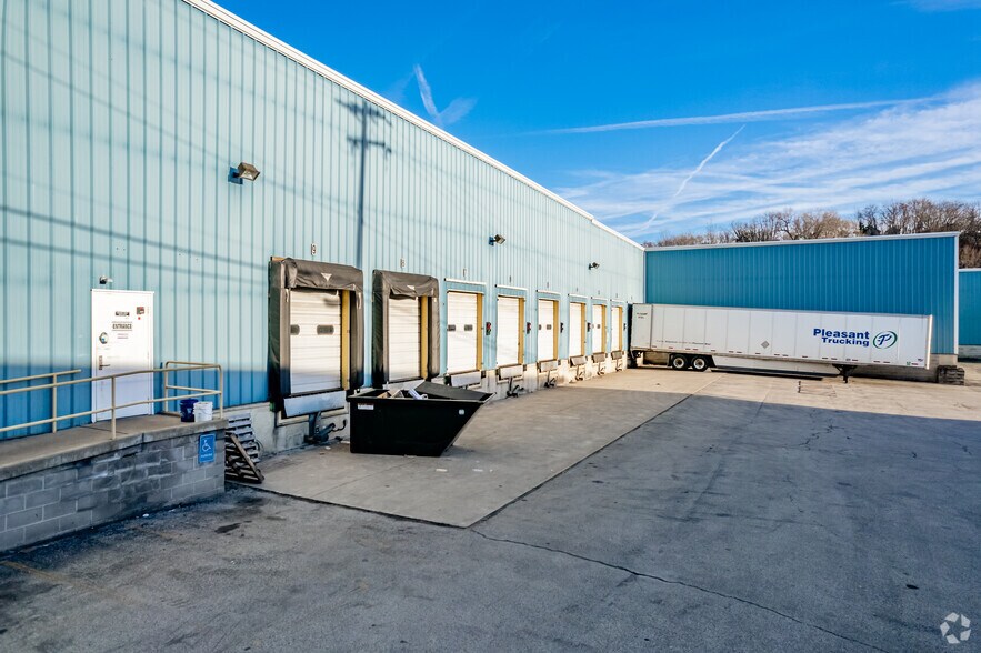 2530 Thomas Ave, Jeannette, PA à louer - Photo de l’immeuble – Image 3 sur 11