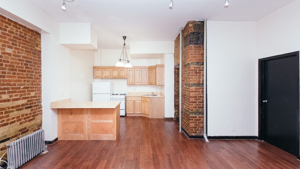210 Humboldt St, Brooklyn, NY à louer - Photo de l’immeuble – Image 2 sur 6