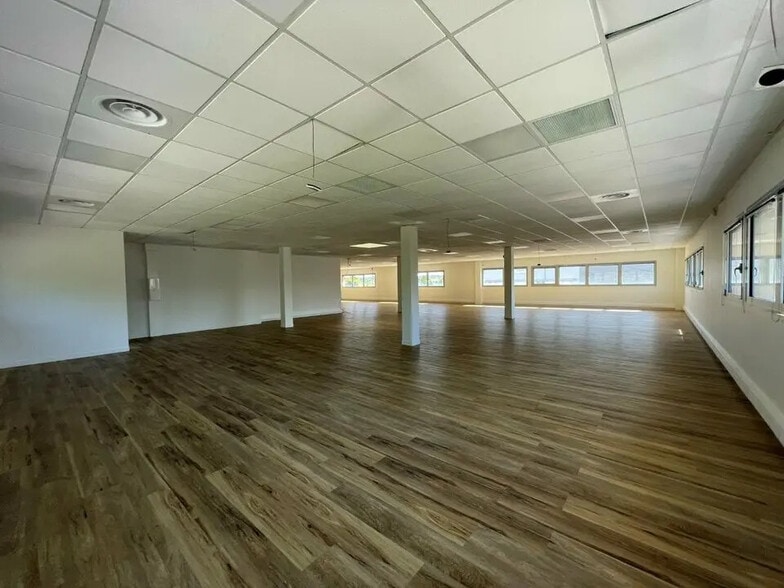 Bureau dans Saint-Priest à louer - Photo de l’immeuble – Image 3 sur 12