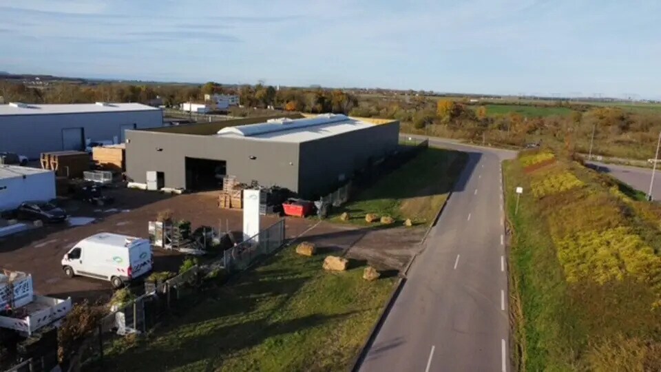 Local d’activités dans Ogy-Montoy-Flanville à louer - Photo de l’immeuble – Image 1 sur 8