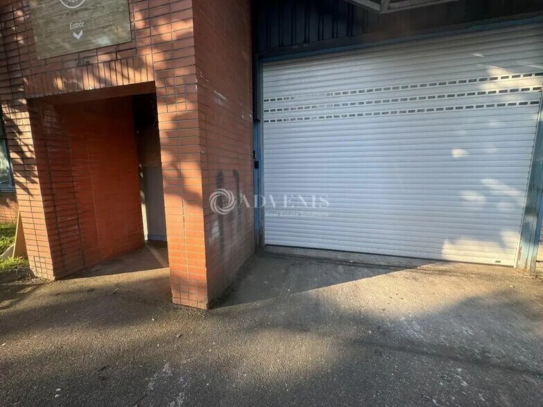 Local d’activités dans Villepinte à louer - Photo de l’immeuble – Image 2 sur 9