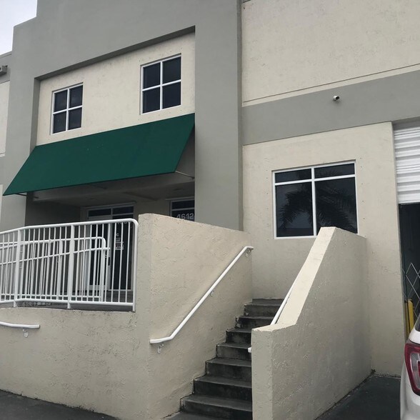 4600-4636 NW 74th Ave, Miami, FL à louer - Photo de l’immeuble – Image 3 sur 11