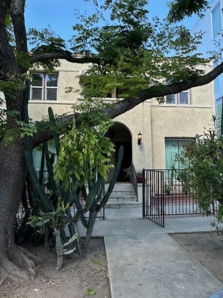 603-607 1/2 N. Bronson Av, Los Angeles, CA à vendre Photo de l’immeuble– Image 1 sur 22