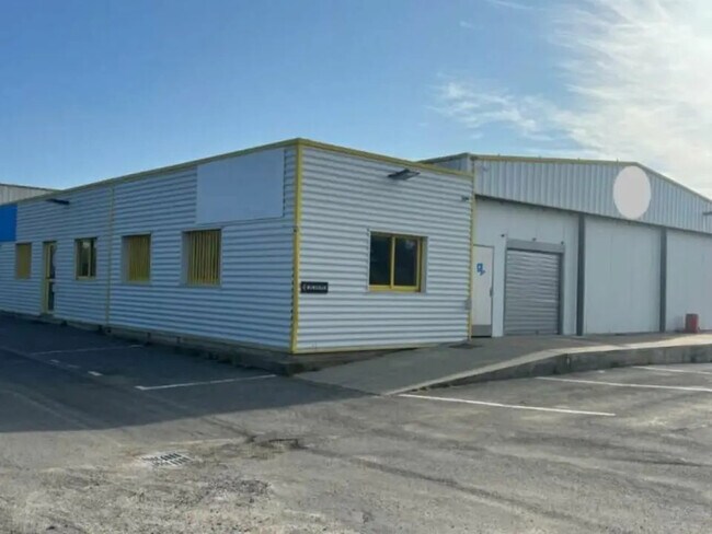 Plus de détails pour Local d'activités à louer