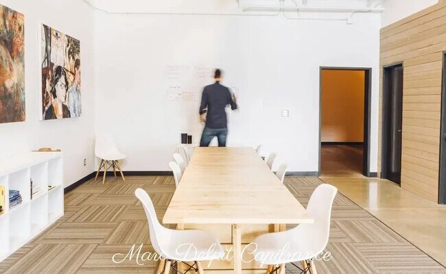 Plus de détails pour Local d’activités à vendre